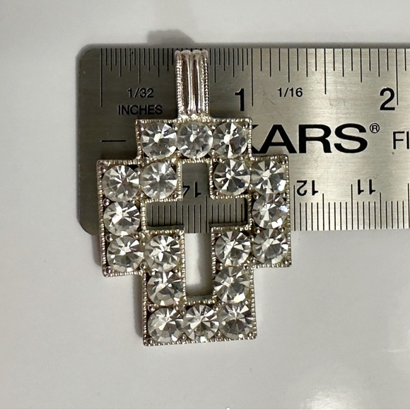 Simulated Rhinestone Pendant - Picture 2 of 4